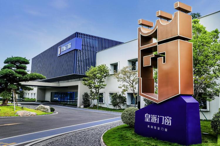 200+國家專利與智能綠色工廠雙引擎驅(qū)動(dòng)，六大品類精選大牌賦能招生輔助服務(wù)新生態(tài)
